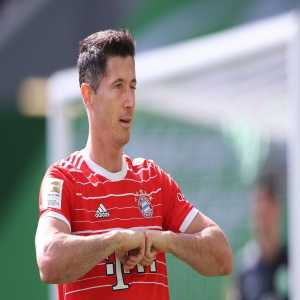 [Fabrizio Romano] Robert Lewandowski has already had two direct contacts with Xavi. The plan is still clear, contract until June 2025 discussed - it’s up to the clubs now. FCB There are no talks with any other club yet - as he wants Barcelona as priority.