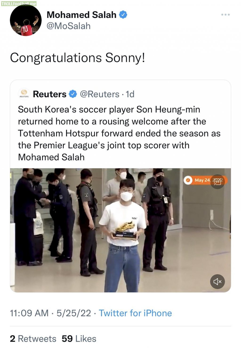Salah congratulating Son Heung-Min after he ended up as the joint top scorer this season
