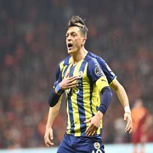 [Mesut Özil] Recently, I have had to make a statement regarding the allegations made about my career. I had completed my career goal by signing a 3.5-year contract with Fenerbahçe, my childhood love, without even getting paid for the first 6 months. (1/3)