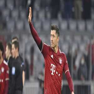 [Aouna] Paris are trying to sign Robert Lewandowski and they believe in their chances. The club dreams of associating him with Kylian Mbappé. Pini Zahavi is not against placing his client in Paris. The Pole has an agreement with Barca, who are expected to make a 50m€ offer soon.