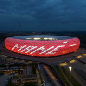 [FC Bayern] Allianz Arena special lighting for the signing of Sadio Mané