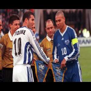 Ronaldo vs Zidane ( World All Stars vs Europe All Stars 1997 )