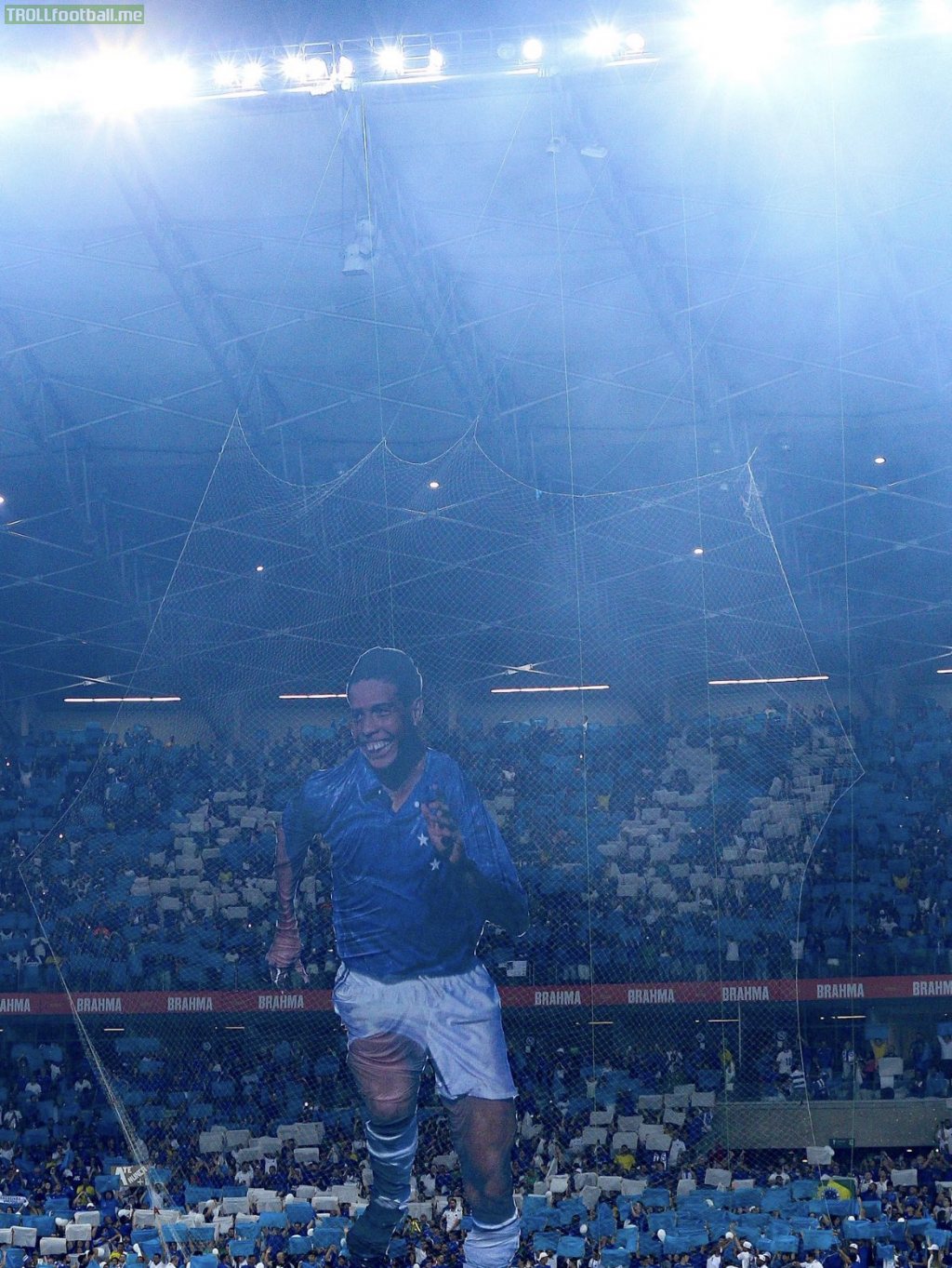 In the game that sealed Cruzeiro's promotion to Brasil's Serie A after 3 years, the fans paid homage to their greatest youth player and now owner Ronaldo.