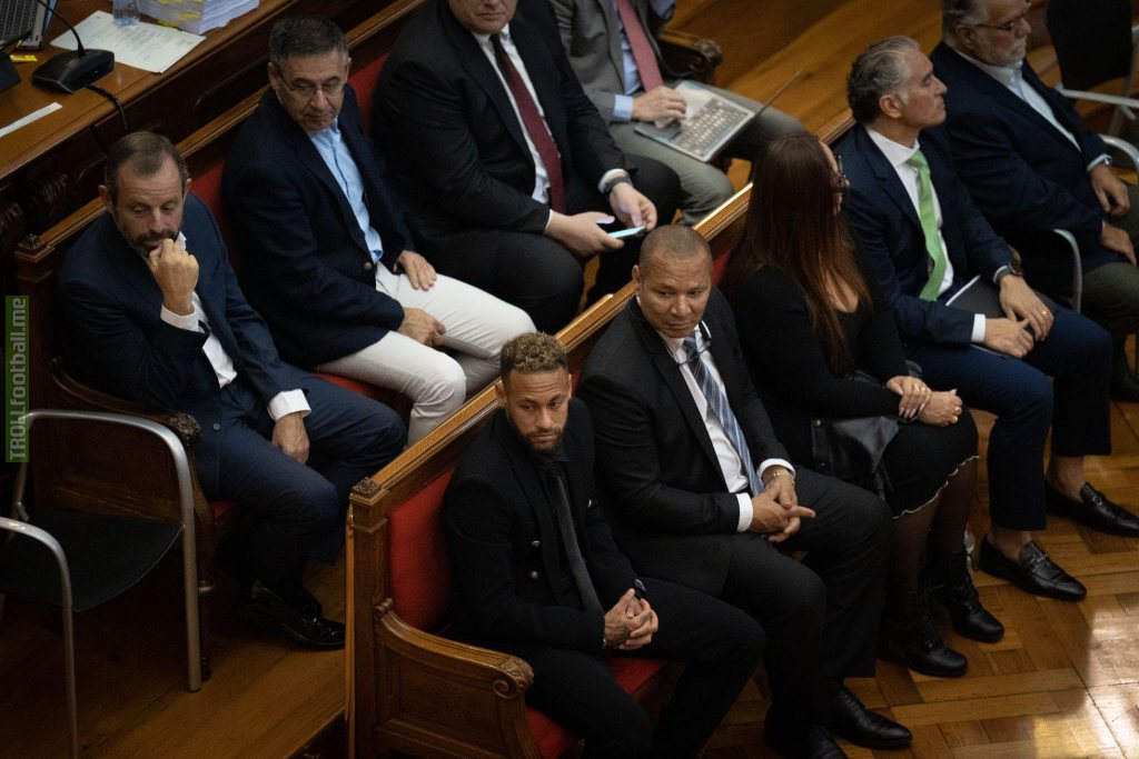 Rosell, Bartomeu, Neymar Jr. and Neymar Sr. sitting on the dock during today's trial, accused of fraud in relation to Neymar Jr's signing