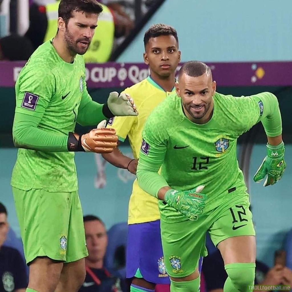 The smile in Weverton's face to being able to tell everyone he represented his country in the World Cup is just something that warms my heart! Now every 26 of the Brazilian players have been in the field!