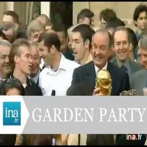 [France 2] On Bastille Day in 1998, the French national team attends the garden party at the Élysée Palace at President Jacques Chirac's invitation 2 days after winning the country's first World Cup
