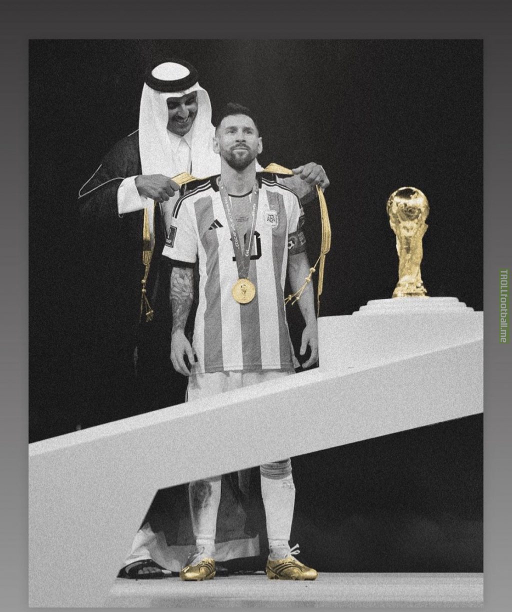 Messi was presented with a Bisht by the Emir of Qatar, a robe worn to symbolize prestige on special occasions