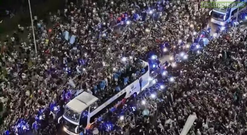 Fan turnout to welcome the World Champions. It's 3 AM in Argentina.