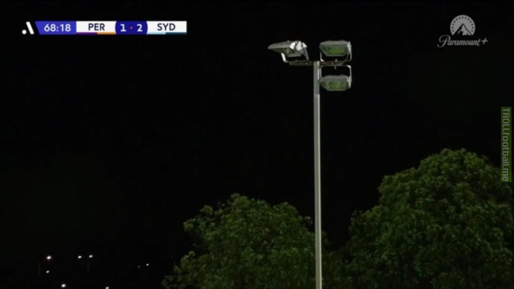 Perth glory vs Sydney fc stopped play due to lights being out