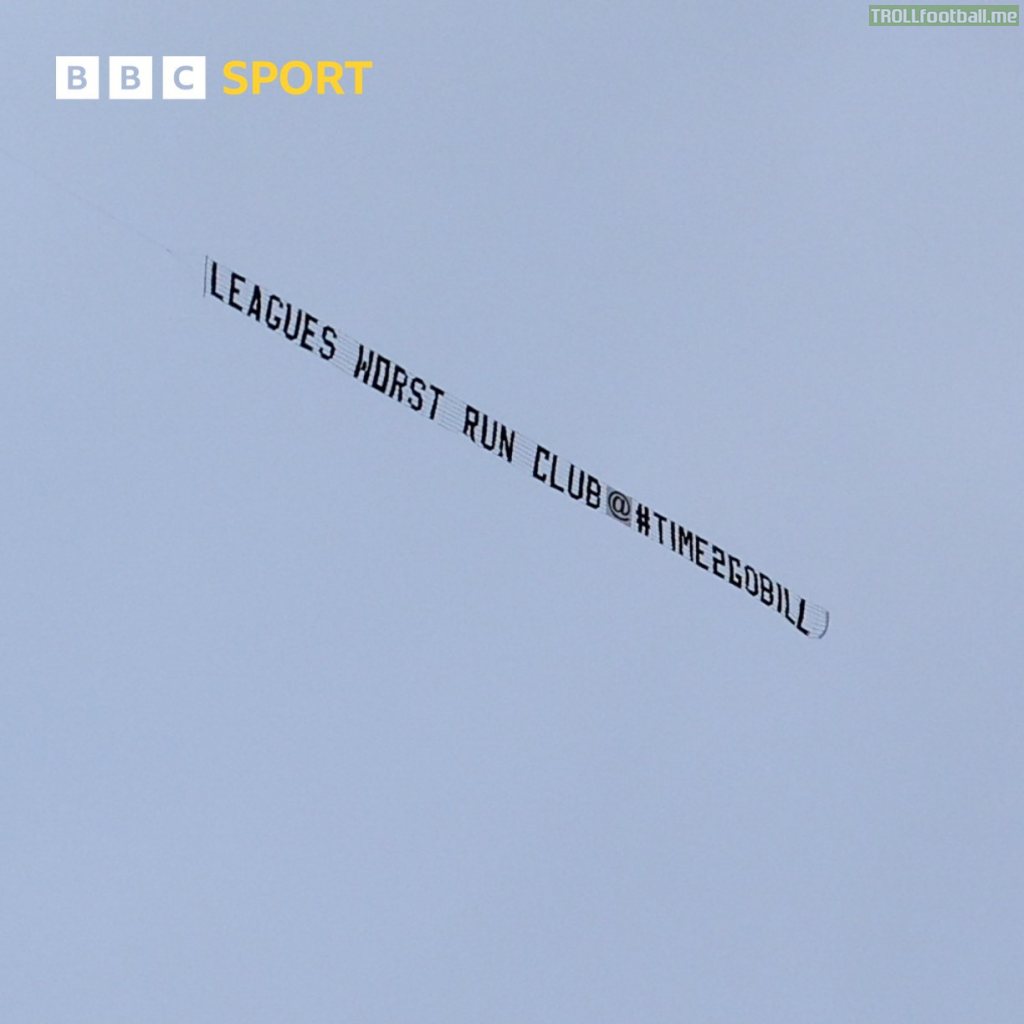 A banner saying 'League's worst run club' has been seen flying over Goodison Park during Everton vs Arsenal.