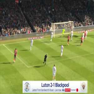 Luton [2]-1 Blackpool - Carlton Morris 72'