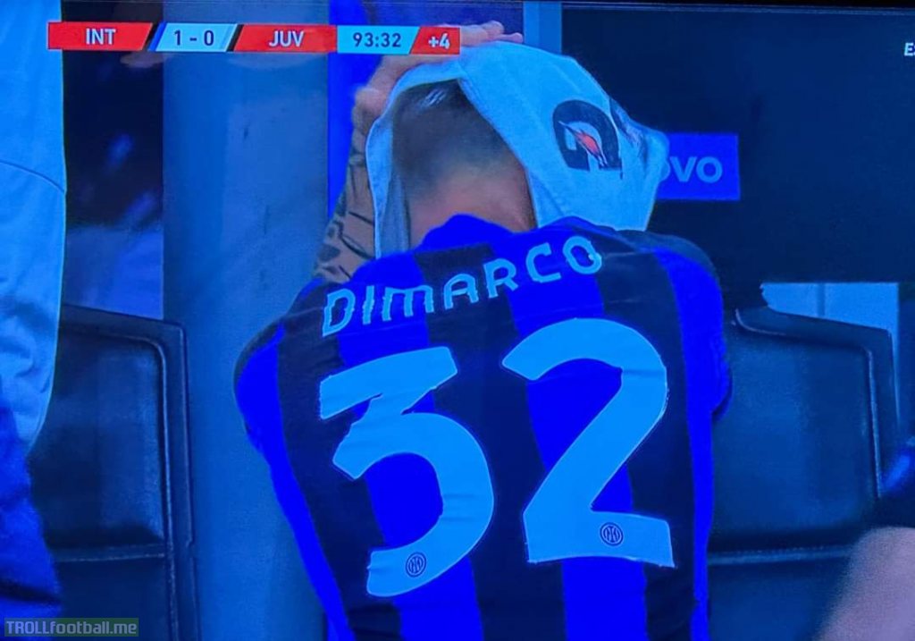 Footage of Federico Dimarco "watching" the last minutes of Inter-Juventus from the bench