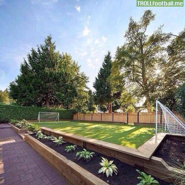 This would be a class garden to play in!